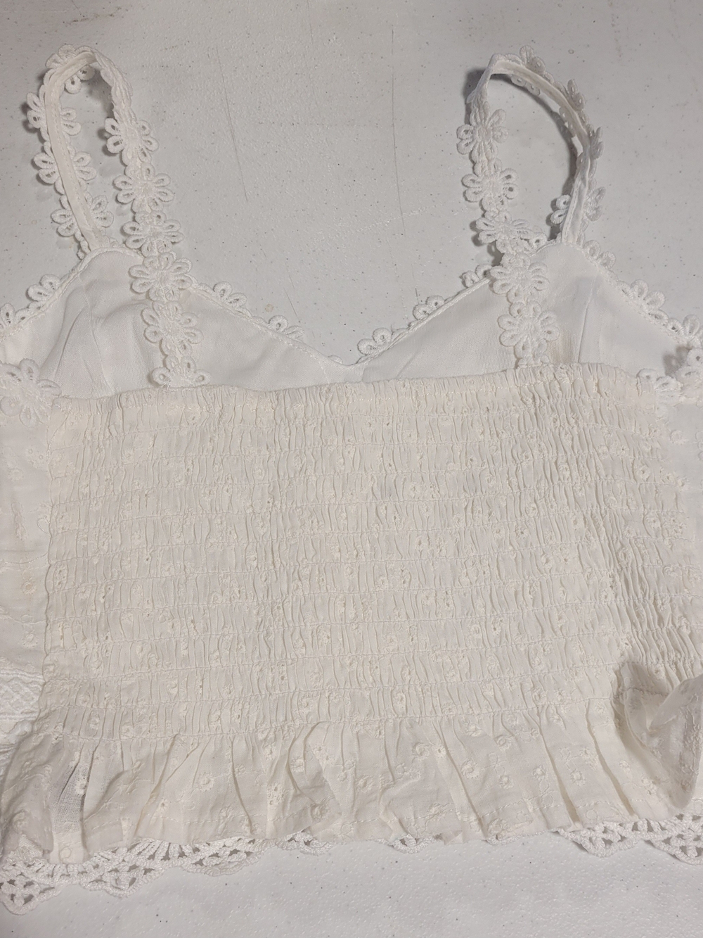SHEIN White Lace Eyelet Cropped Cami - Picture 3 of 3